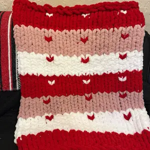 Valentine Chunky Blanket - Heart Pattern in Red and White Colors, Soft Knit Fabric, Perfect for Giving and Hugging