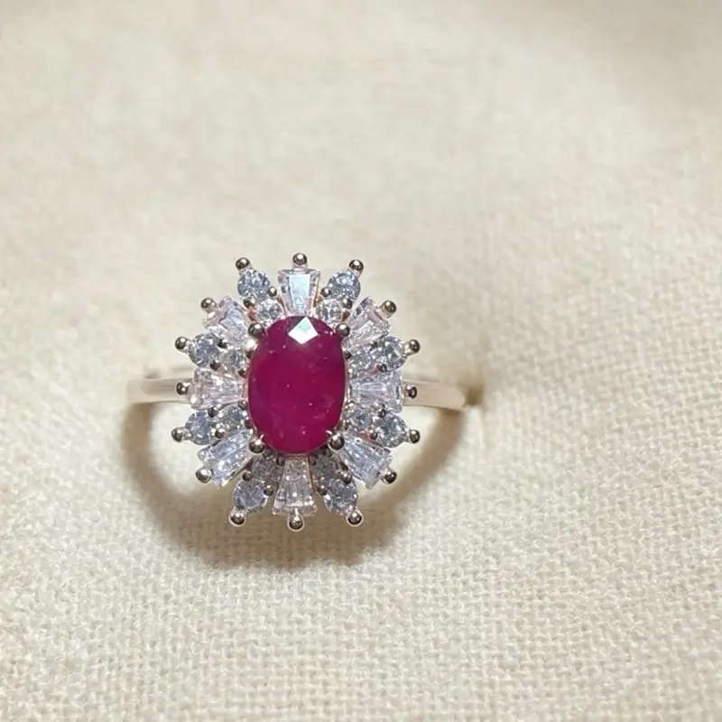 <PingEast jewelry > Ruby ring503--925 Sterling Silver Ring Plated with 18K Rose Gold, Featuring a 4*6mm Natural Burmese Pigeon Blood Ruby, Surrounded by Natural White Crystals in a Sunflower Design, with Certificate