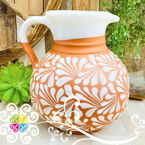 Natural/White Espiga Bola Pitcher - Jarro de Barro Natural/White Espiga Bola Pitcher - Jarro de Barro