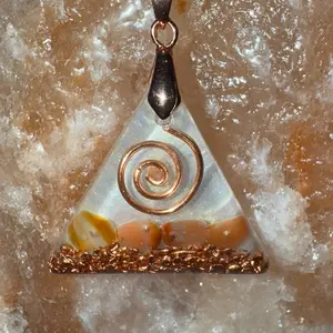 Himalayan Salt Carnelian Quartz Crystals Copper Orgonite Pyramid EMF Protection Healing Energy Sacred Geometry Necklace