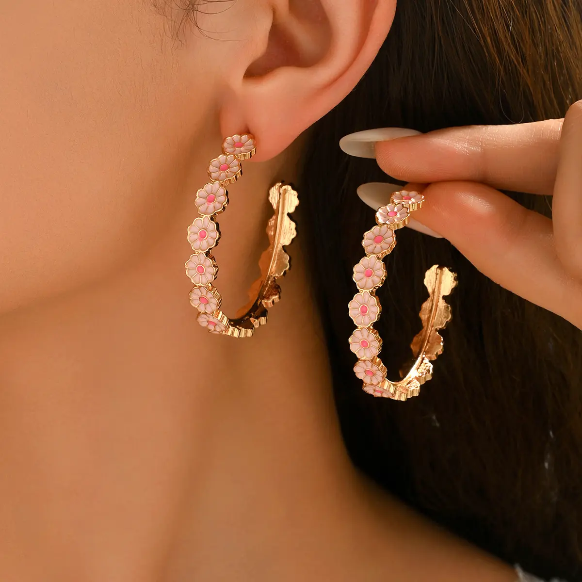 1 Pair 4-6cm Women's Fashionable Flower Rhinestone Earrings with Creative Geometric Circles Temperament Hoop Earrings