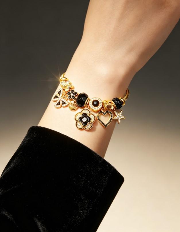 Gold Black Clover Charm Bangle Bracelet for Women, Adjustable Twisted Cable Wire Open Cuff Bracelet with Butterfly Star Heart Crystal Beads Charms, Luxury Dainty Jewelry Gift for Birthday Anniversary