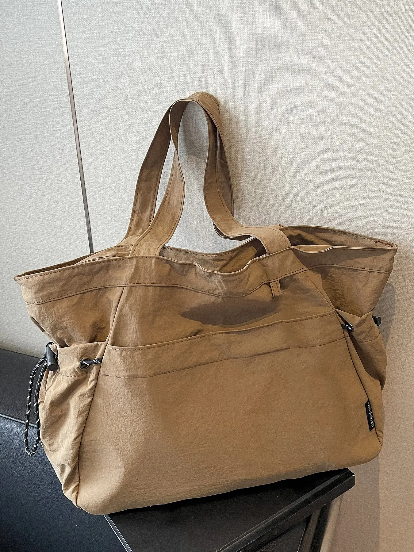 Trendy solid color women's handbag tote bag, literary and casual versatile shoulder bag, textured niche design shoulder commuter bag, student class commuter bag, suitable for commuting, traveling and other scenarios. Fashionable tote bag, Everyday Bags