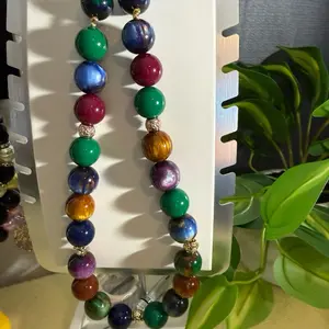 Bello collar de diferentes colores 22 pulgadas para mujer