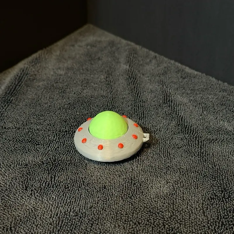 Realreelz ufo clicker keychain