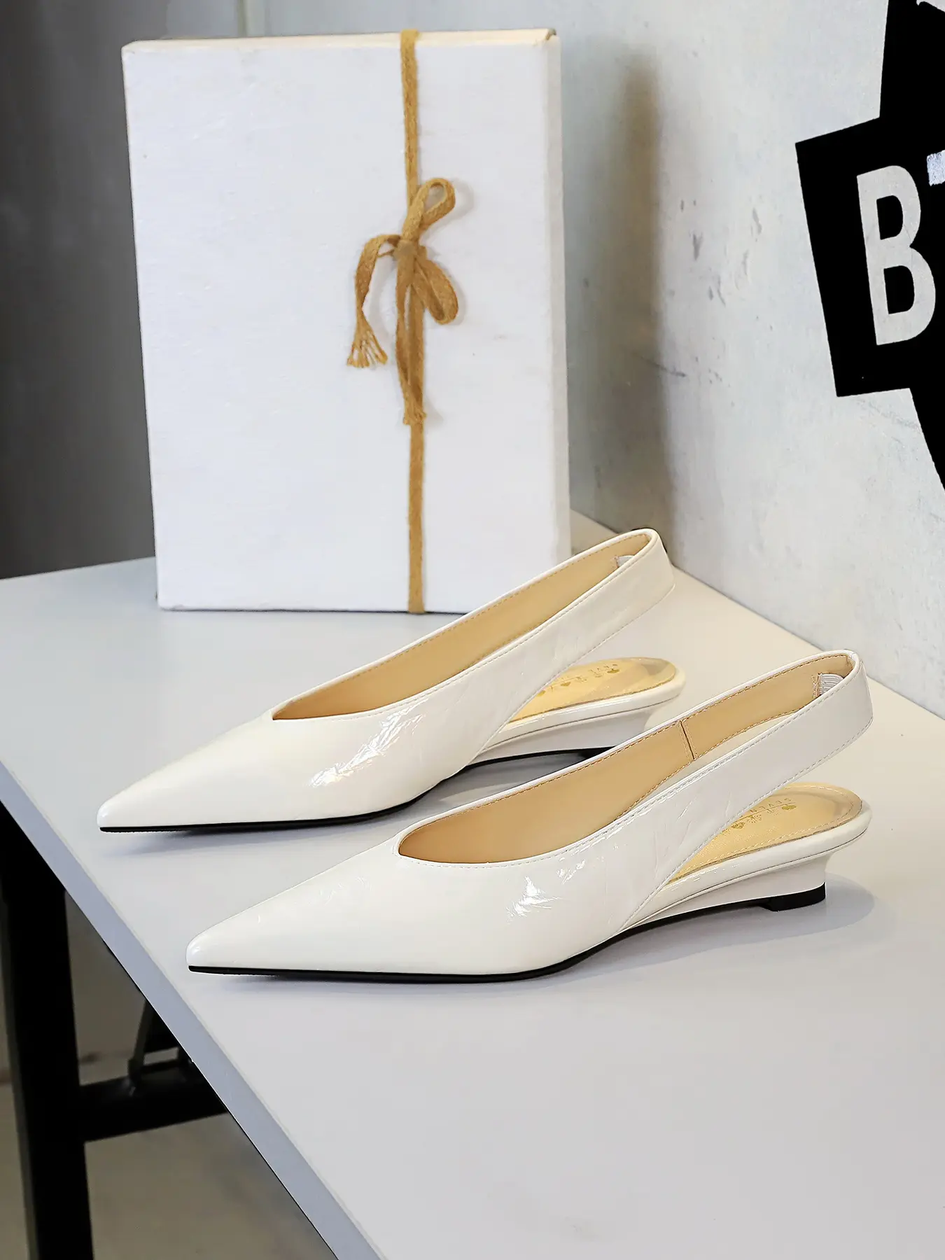 Summer Breathable Oil Leather Pointed Toe Wedge Heeled Shoes for Women, Soft Elastic Comfortable, Casual Wear, Glossy Options