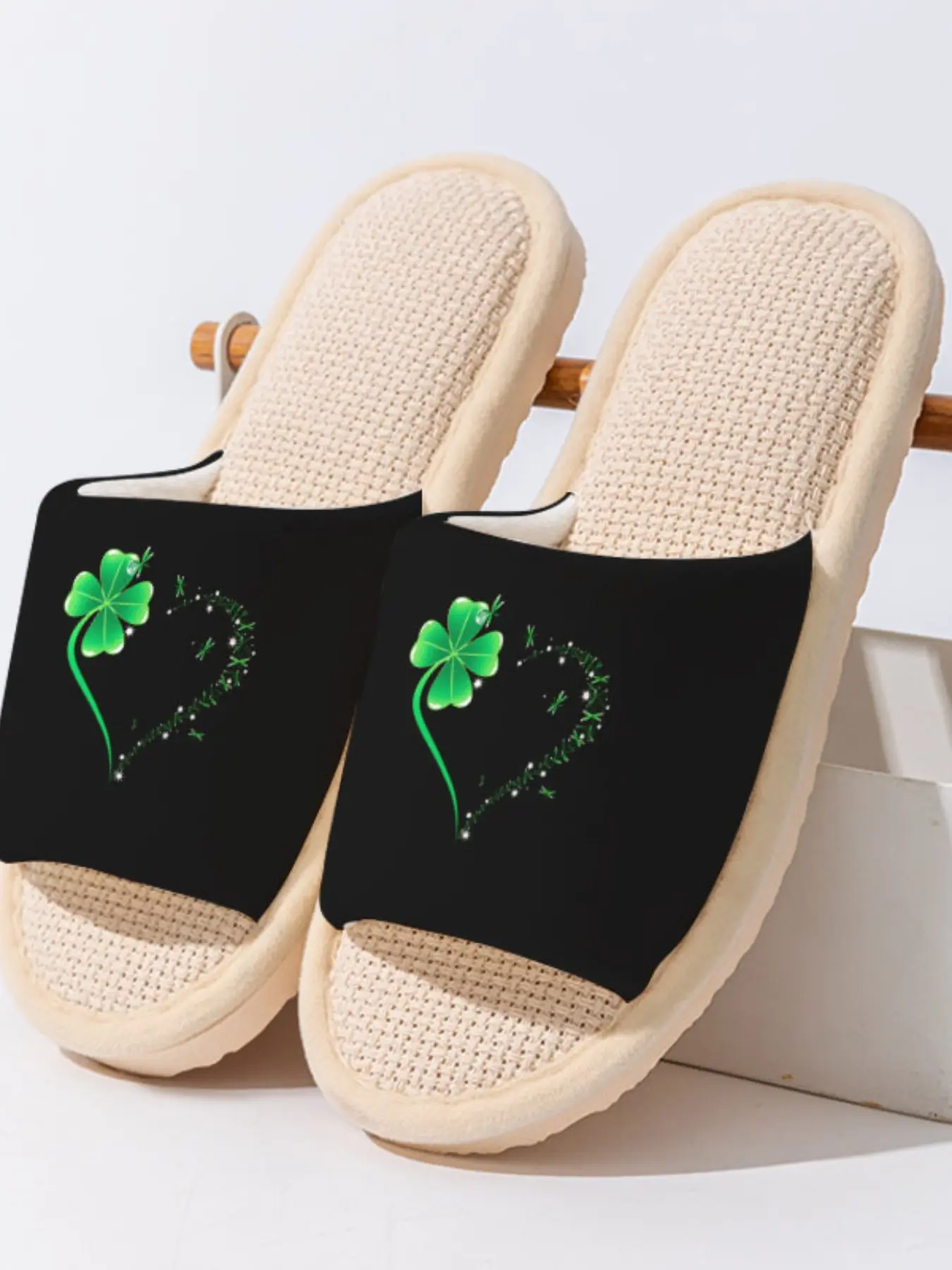 Clover Heart Lucky Print 1 Pair Cozy Non-slip Linen Slippers, Breathable All Season House Shoes for Couples Daily Wear