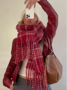 1 Piece Thick Striped Plaid Red Warm Scarf, Fluffy Tassel Design, 3-Season (Spring/Auto/Winter) Universal, Kufiya-Style Couple Shawl/Blanket Scarf, Soft & Comfortable, Fits French Chic, Saudi Modest Style, European & American Retro, Fringe Trim Shawl