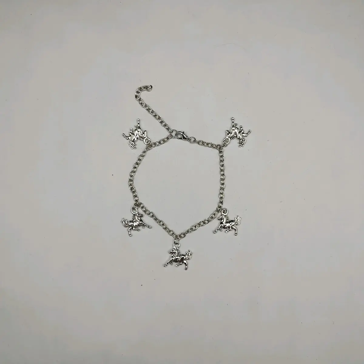 High-Quality Horse Charm Bracelet for Everyone - Perfect Gift for Any Occasion