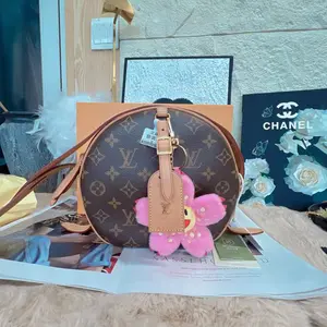 Pre-owned Louis Vuitton LV Cross Body Bag Sleek & Stylish Design for Everyday Use Hands Free Convenience Perfect for Casual Events & Errands Elevate Your Style