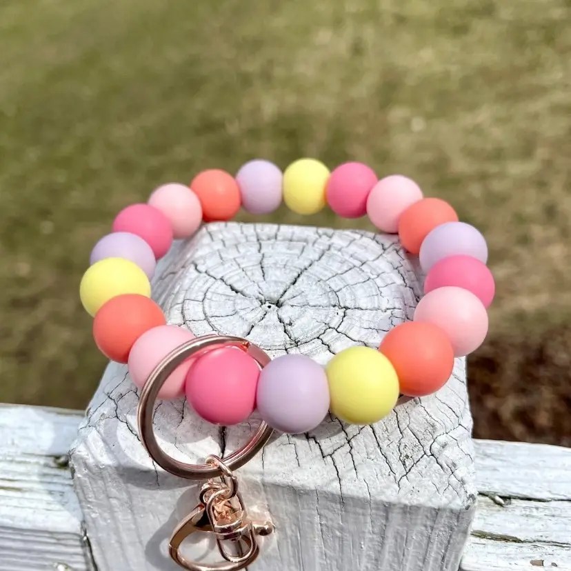 Silicone wristlet