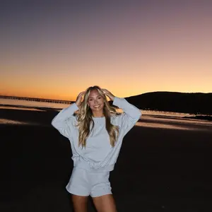 Golden Coast Crewneck - Soft Oversized Sweatshirt for Women with Beach Sunset Style