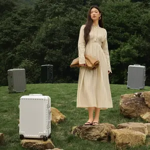 The 2026 new aluminum frame luggage is super sturdy, scratch resistant, wear-resistant, and can be used as a travel suitcase. It has universal silent wheels and can be selected from 20-28 inches. The color comes with dopamine