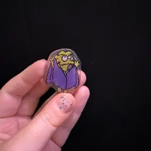 The Simpsons Lisa Simpson Lizard Queen fan art handmade shrink plastic and resin pin