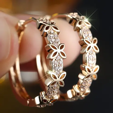 Women's Fashion Colorful Cubic Zirconia Hollow Four-Leaf Clover Round Earrings, Elegant Design for Party Wedding Gift, Zirconia Hoop Earrings, Statement Earrings, Sparkling Zirconia, Hoop Shape Earrings, Fashionable Earrings