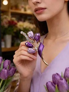 Ladies' brooch, high-end and exquisite rhinestone pin, luxurious and elegant, light luxury and versatile, new accessory for 2026