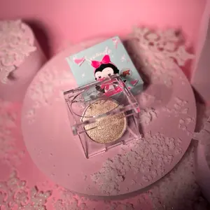 Seamless Glitter Effect Highlighter/Topper Shimmer