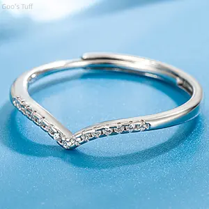 Women finger jewelry V shaped band 0.15ct moissanite stack ring sparkling faux diamond elegant design for wedding anniversary bridal gift