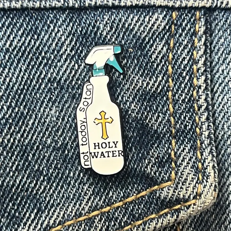 Creative Disinfectant Design Brooch Pin, Cute Badge Brooch, Fashion Accessories for Women & Men, Trendy All-match & Exquisite Brooch for Birthday Gift, Religious Cross Pins, Alloy Brooch Pin