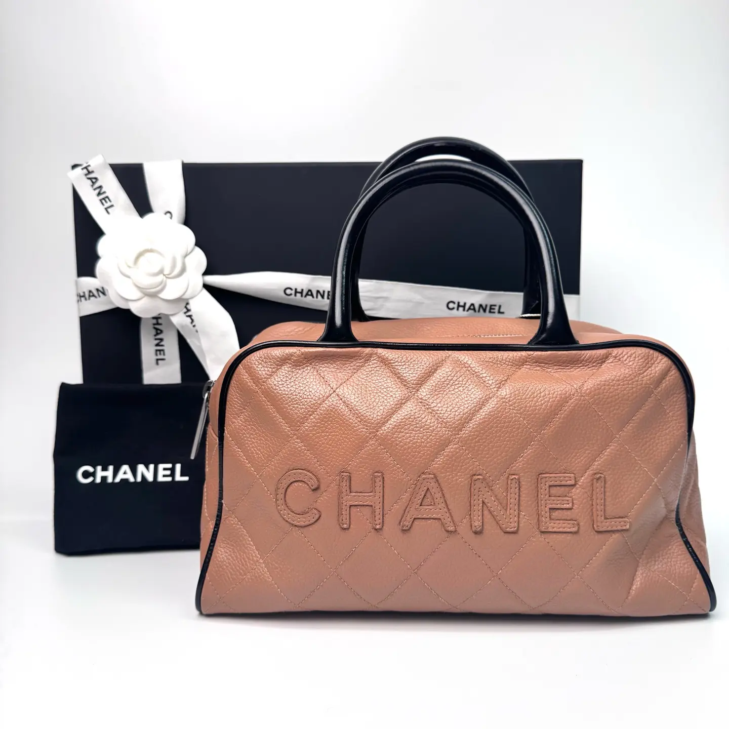 Pre-owned CHANEL Letter Boston Caramel Pebbled Calfskin Handbag 2000 2002 Base Length Approx 28cm Item No.:N22924110