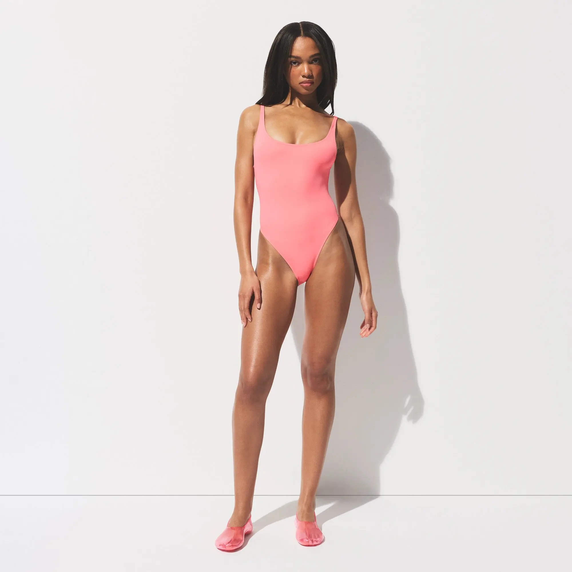 SKIMS SIGNATURE SWIM SCOOP NECK ONE PIECE