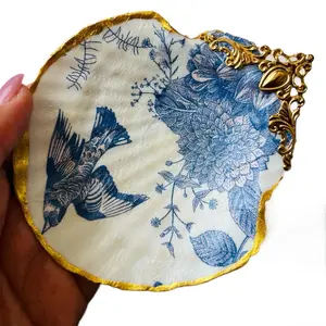Seashell trinket holder