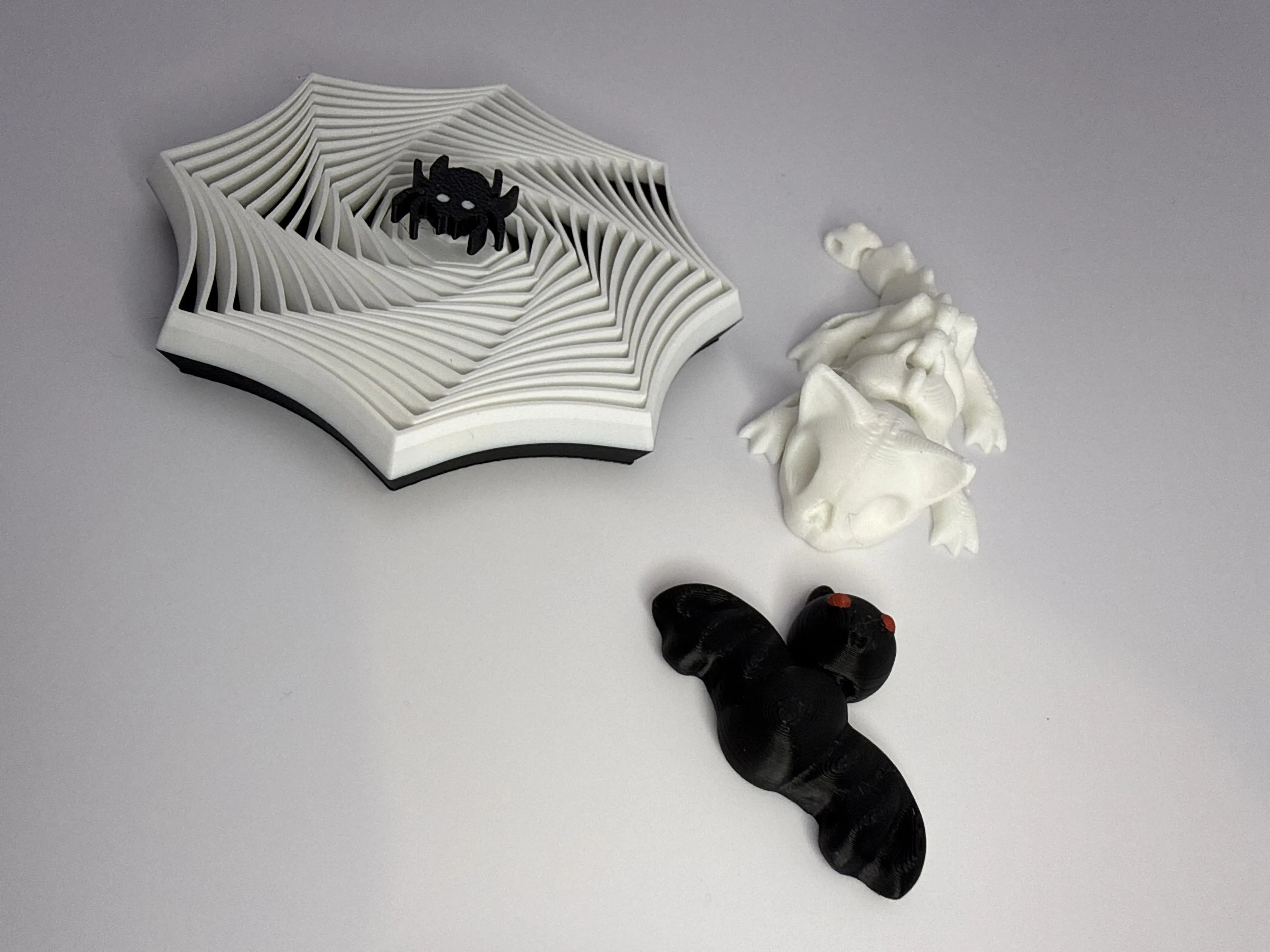 3D Printed Creepy Cute Spider Web Decompression Sensory Finger Fidget Set - 3 Unisex Pieces for Adults, Stress Relief Fidgeting Toy, Includes Gift Bag, Ideal for Kids Party, Decompression Sensory Fidget