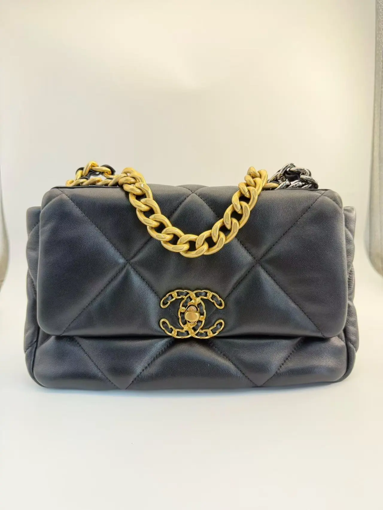 Pre-owned CHANEL 19 Bag, Small Size, Black&Gold, Lambskin Leather Crossbody/Handhold Bag
