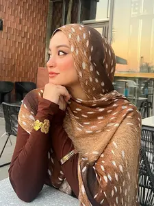 Women's Bohemian Watercolor Deer Print Hijab Scarf, Casual Street Style Headscarf, Daily Wear, Fall & Winter Fashion Accessory