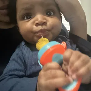 Razbaby RaZ-Feeder - Fruit Feeder with Caramel, Dishwasher Safe, Easy to Clean, Suitable for 0-36 Months, Silicone Nipple