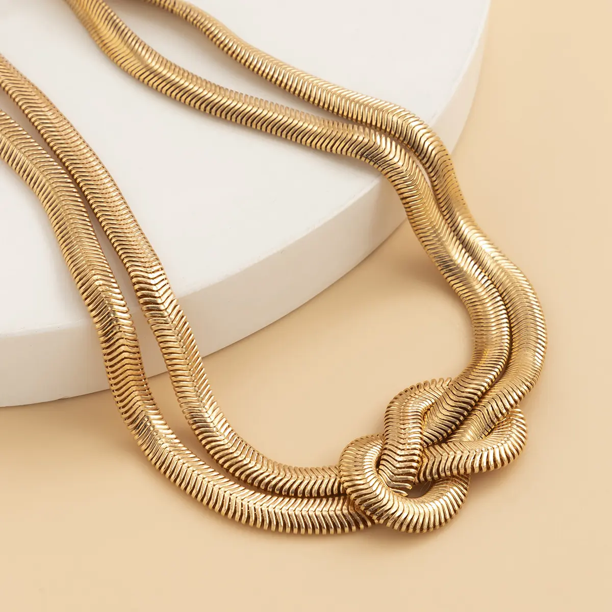 Love Knot Chunky Chain Necklace - Artificial Gemstone Jewelry Accessory, Golden-Wrapped Knotted Double Snake Bone, Open Adjustable Link Design