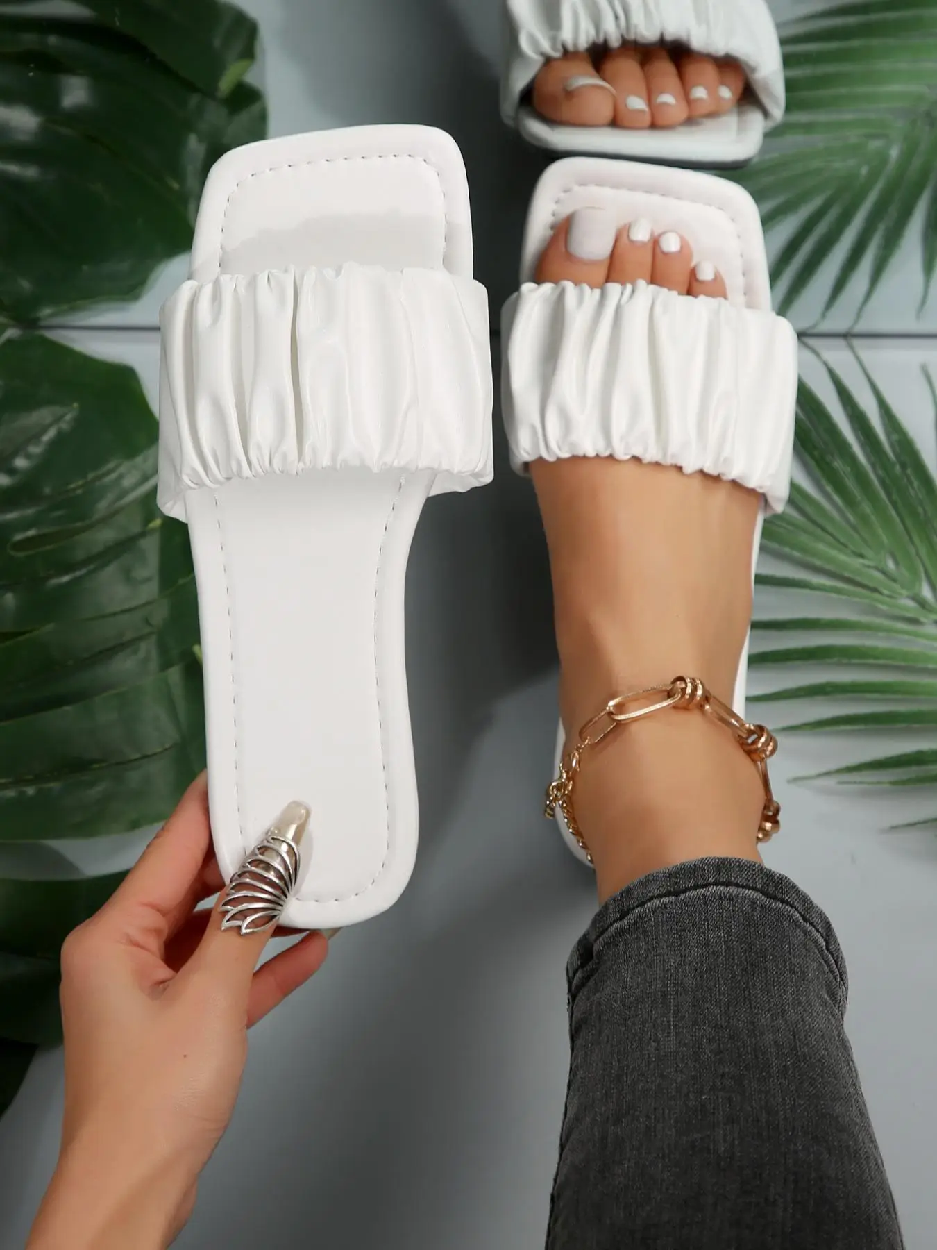 Women's Summer 2024 Fashionable Solid Color Ruched Slip on Flat Sandals, Girl Casual Comfortable Open Toe Sandals, Lightweight Soft Sole Sandals