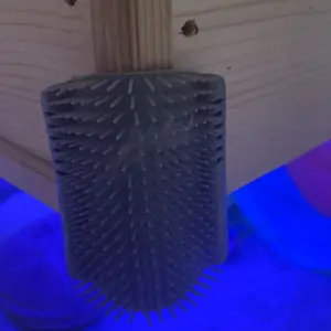 Cat Corner Brush, 1 Count Soft Massage Grooming Brush for Cats, Interactive Entertainment Tool for Cats and Dogs