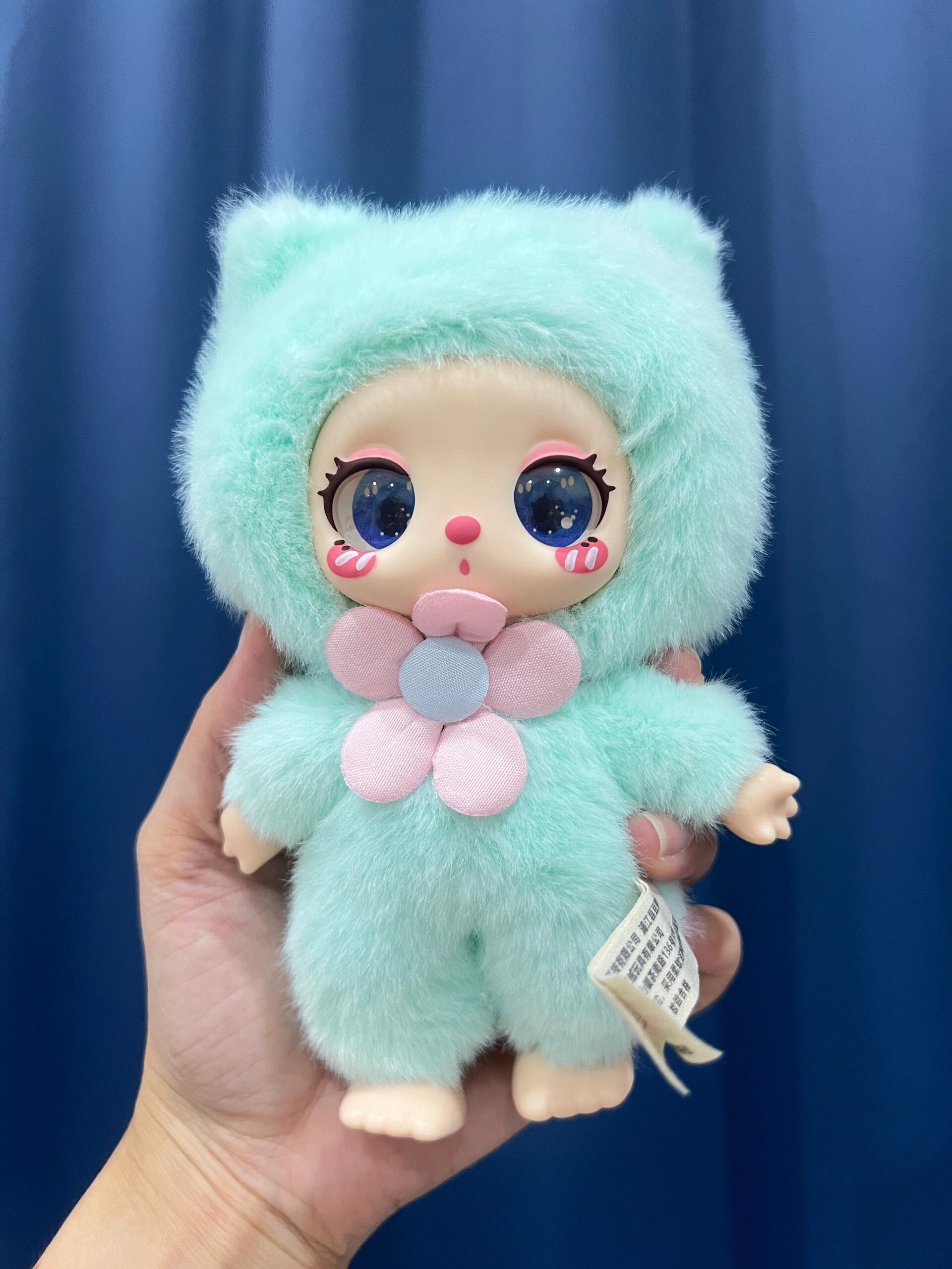 LISM Liila's lucky cat v1 plush toy Doll， Stuffed Anima，Backpack or clothing decoration，Soft Furry Collectibles，Stuffed Animal，