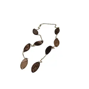 Ekuele de Coco con cadena Dorada Grande