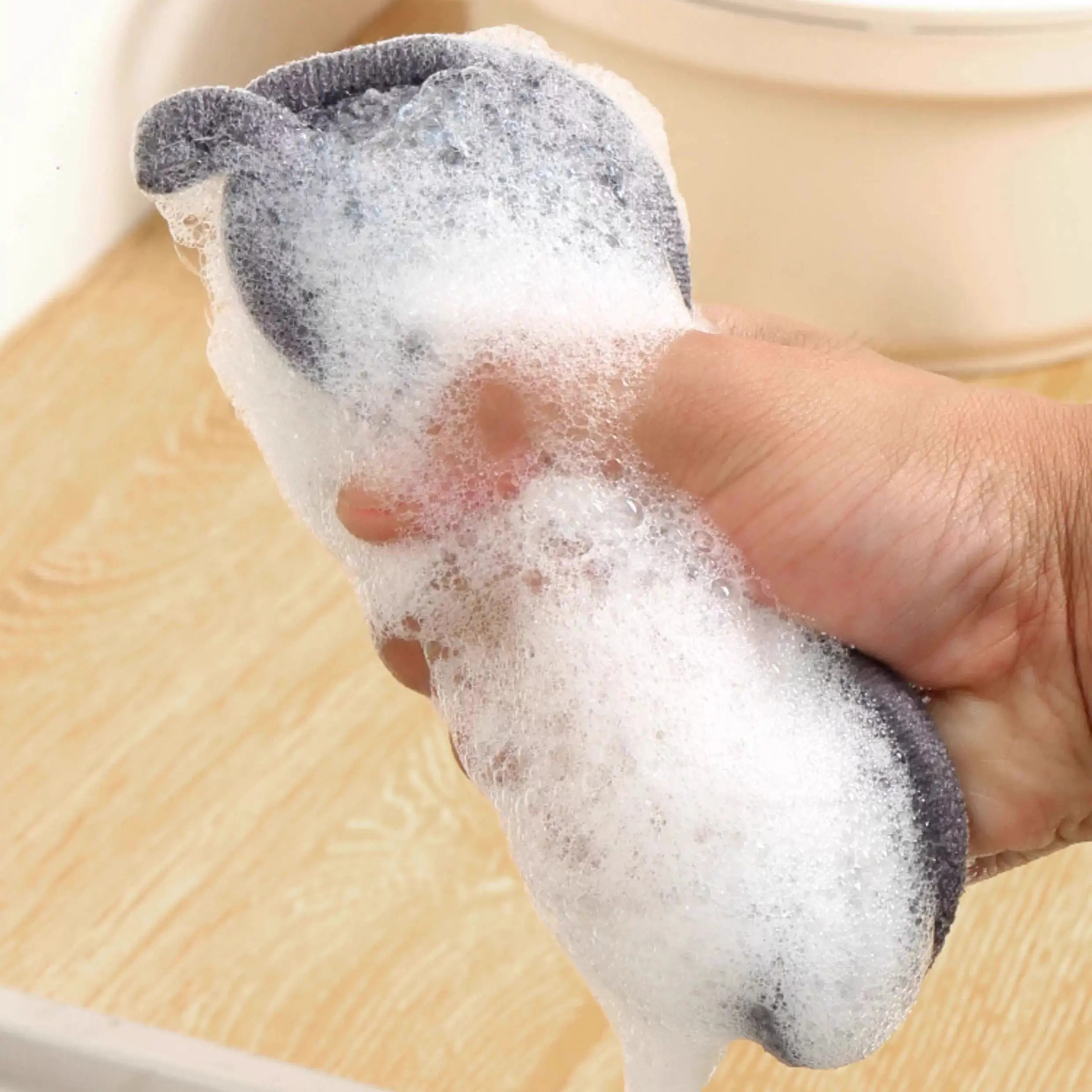Oil-resistant kitchen sponge brush set with reinforced steel fibers built-in, offering excellent water absorption and grease cutting ability. Durable material that leaves no oil residue after cleaning, suitable for various cookware and tableware, ideal fo