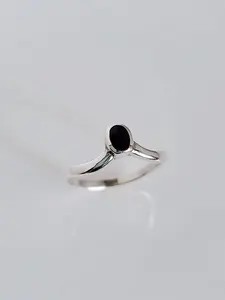 Emma Vera Jewelry Dainty Chevron Onyx Ring