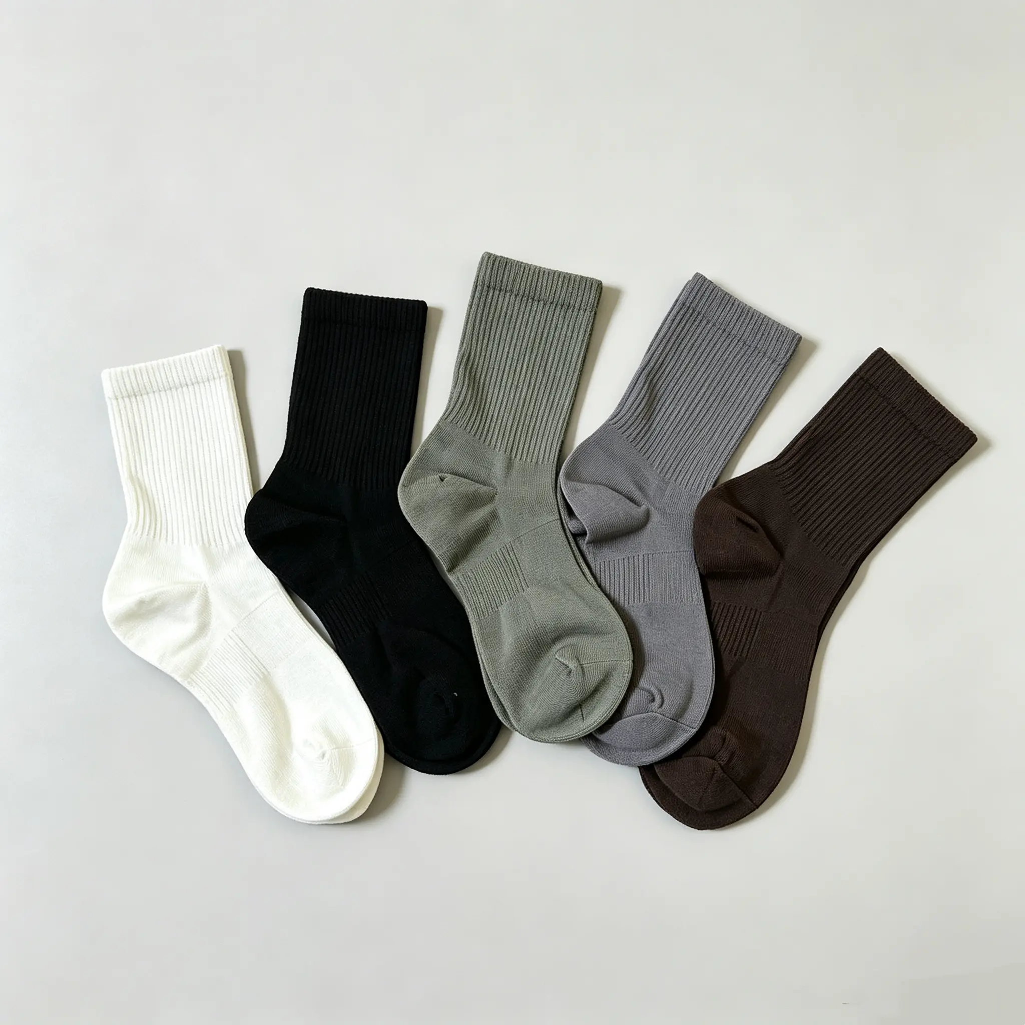 These stylish and minimalist men's elastic boat socks are perfect for everyday wear.Made from natural fibers and featuring an ergonomic design (this link is limited to one purchase per customer)