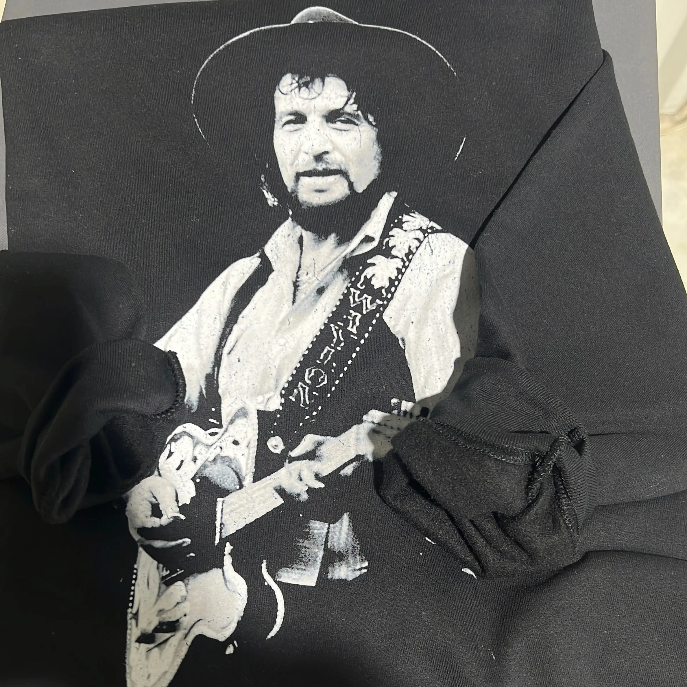 Waylon J black and white T-shirt sweatshirt Waylon J black and white T-shirt sweatshirt