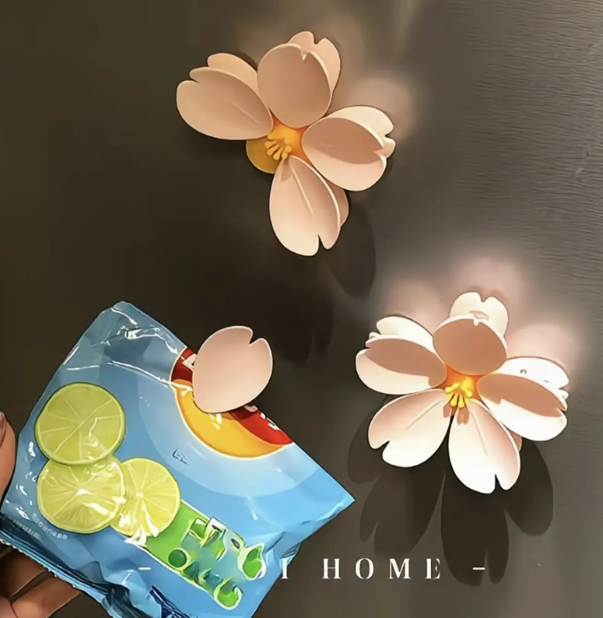 【Dual-Purpose】Cute Sakura Magnetic Bag Clips — Floral Refrigerator Bag Clips: Ideal for Keeping Snacks Fresh, Kitchen Organization, and Refrigerator Magnet Clips; Also Serves as Decorative Accents, Fridge Magnets, and Storage Clips.