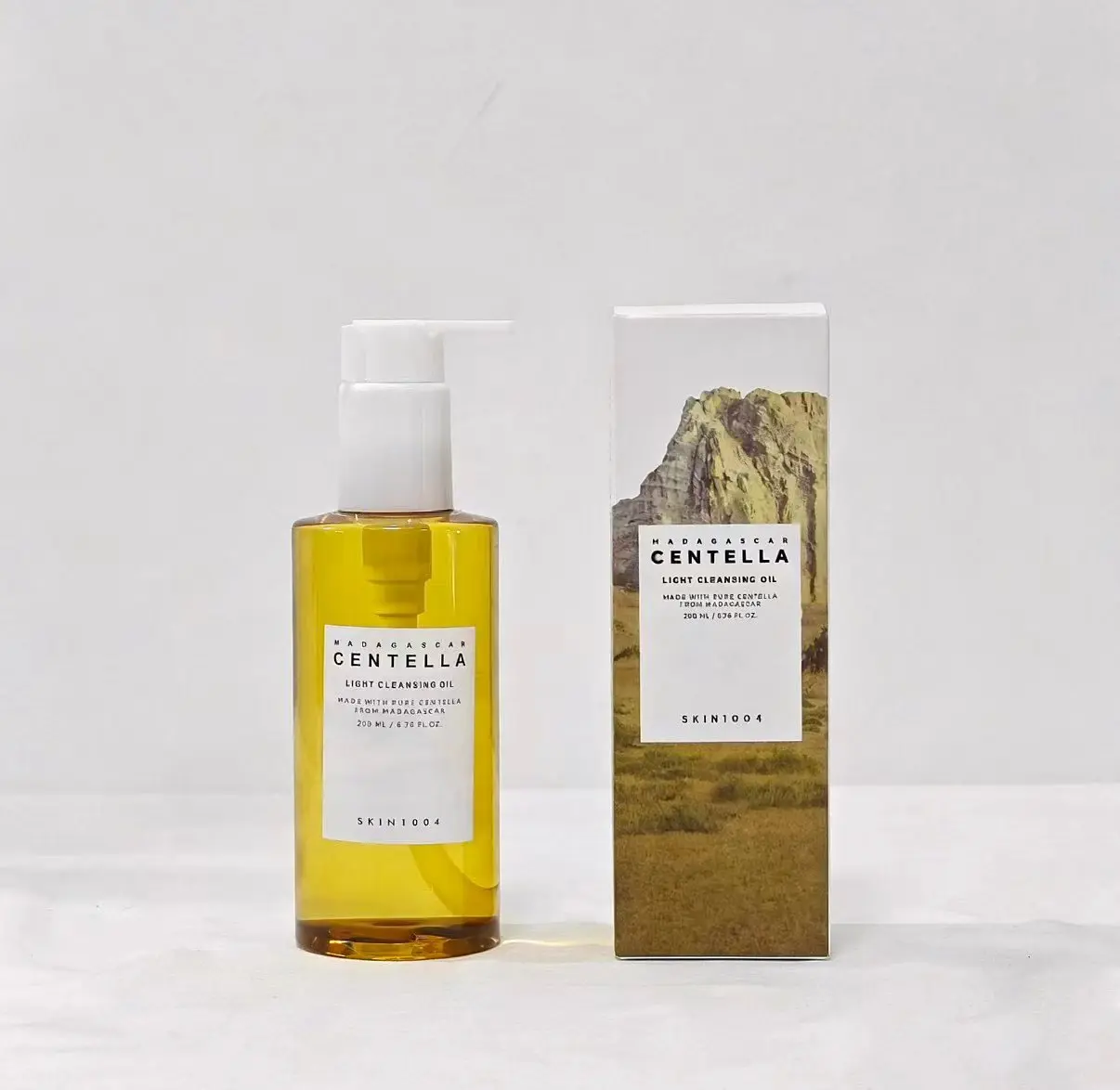 SKIN1004 Madagascar Centella Light Cleansing Oil 200ml - 0.0% Alcohol Gentle Face Makeup Remover, Soothing Nourishing Hydrating Daily Cleanser for Sensitive Skin, Lightweight Water-Based Formula
