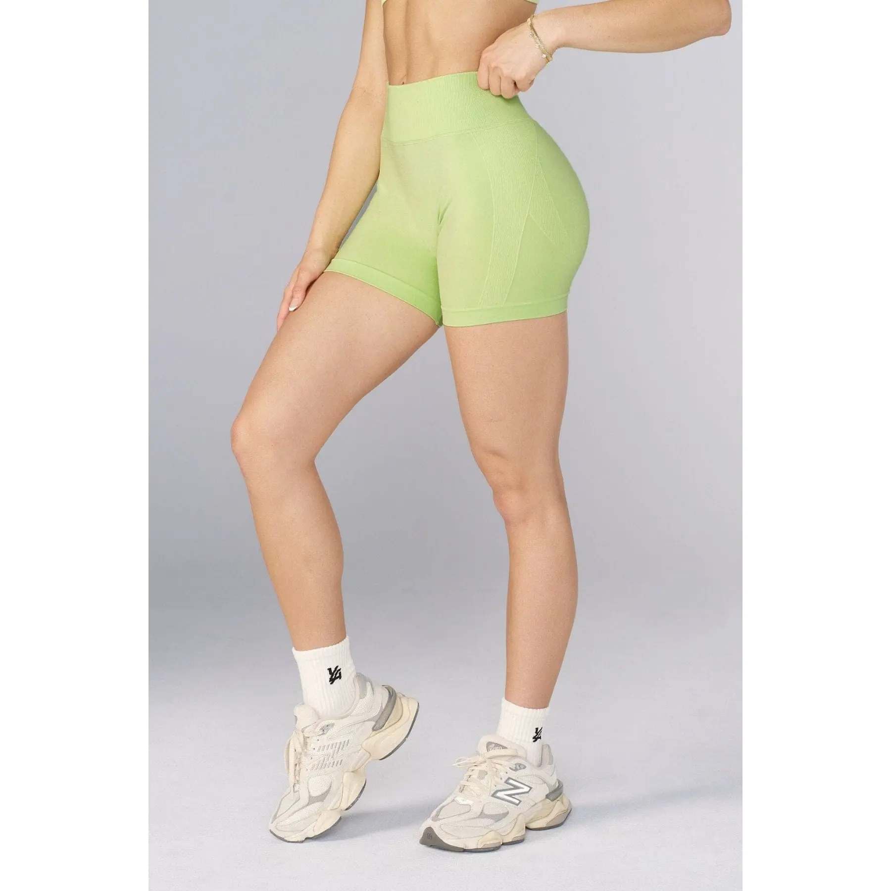 W148 Curve hourglass Shorts 5"