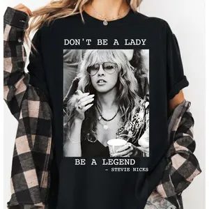 Stevie Nicks Vintage T Shirt, Don't Be A Lady Be A Legend Shirt, Music Concert Graphic Tee, Gift For Women And Men, Unisex Graphic Shirt, Retro Band Style Top, Unisex Casual Graphic T-Shirts