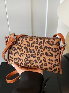 Retro leopard print frosted underarm bag, adjustable shoulder strap, shoulder crossbody bag, Fashion crossbody handbag, suitable for daily wear, commuting and other scenarios
