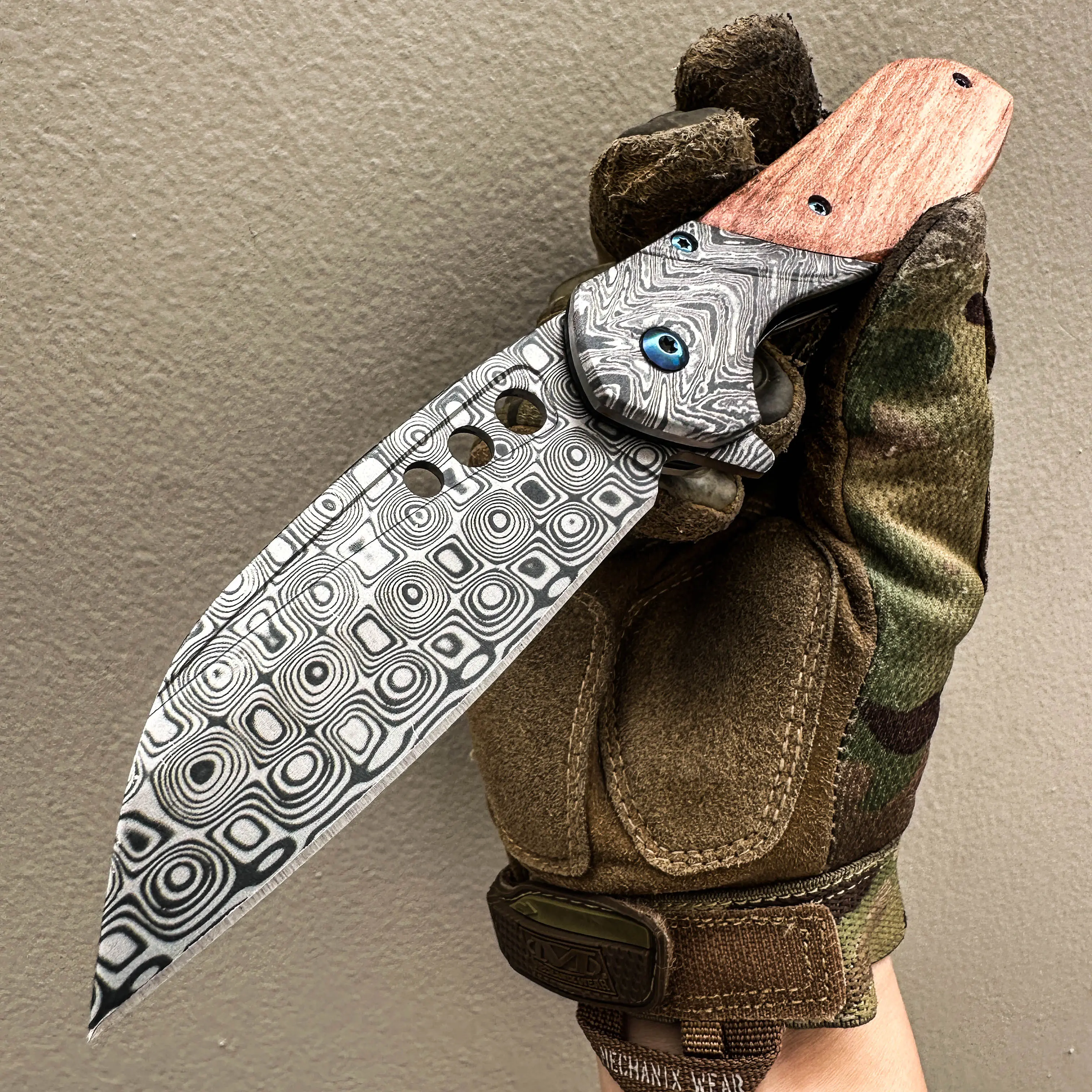8.25" Premium Etched Damascus Outdoor Folding Pocket Knife for Men Women – Razor Sharp Stainless Steel Blade, Compact & Durable Gear Tools for Camping, Hiking, Survival, Tactical and Everyday Carry (EDC)