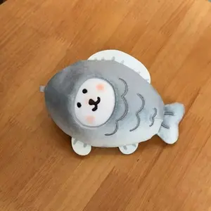Cute Hand‑made Fish‑Bear Plush Keychain Set, Grey Carp‑Shaped Puppy Charm with Cat Felt & Chinese‑Character Tag, Kawaii Custom‑Style Bag Pendant