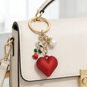 Heart-shaped rose keychain - pearl love pendant, gold key ring, party accessory gift for women, bag and car decoration, rose pattern suitable for home and friends
