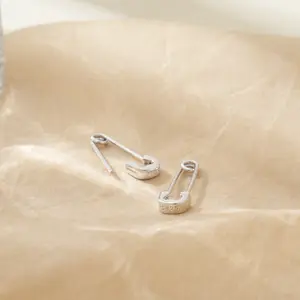 CHIC & ARTSY 925 Sterling Silver Safety Pin Earrings – Edgy Punk-Inspired Paperclip Earrings, Unisex Statement Jewelry for Everyday Wear