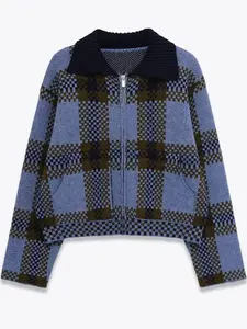 Women's Loose Fit Knit Cardigan with Hooded Long Sleeves, Front Pocket Zipper Closure, Textured Design, Casual Outerwear Knitwear