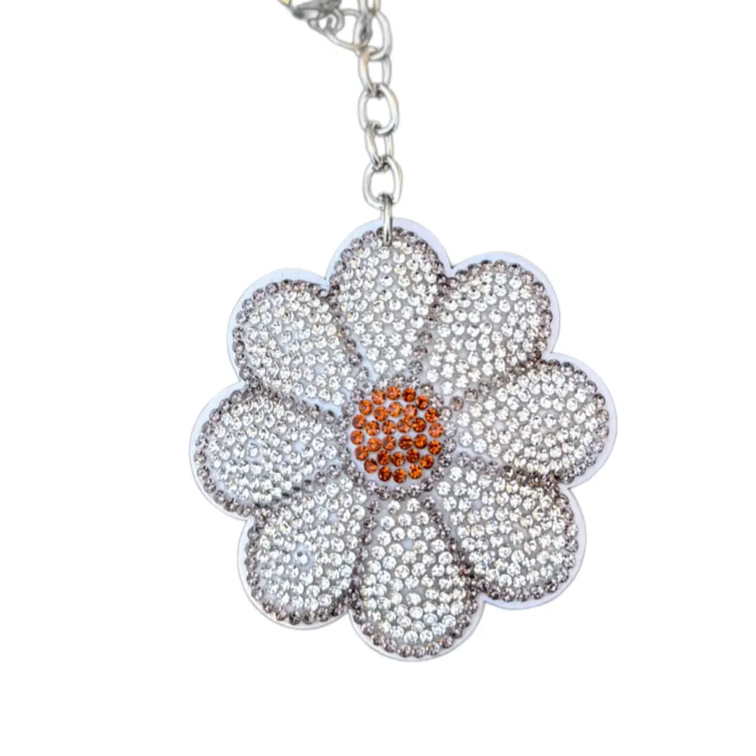 White Daisy, Silver Hardware